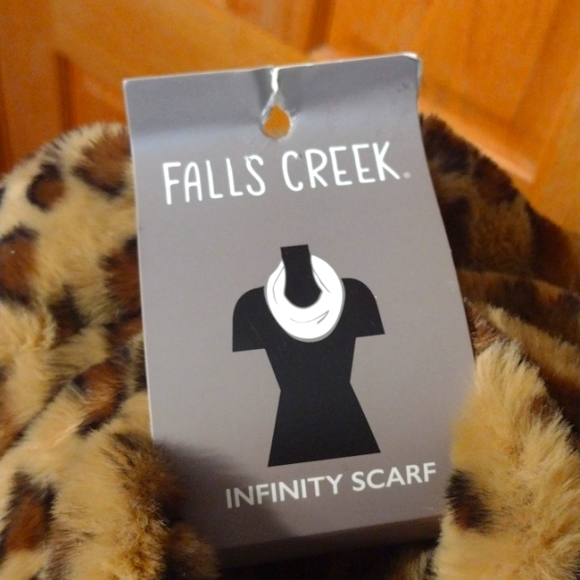 Falls Creek Infinity Scarf Faux Fur Super Soft NWT - Picture 2 of 5